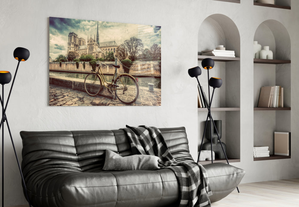 Bicycle panel adding Parisian atmosphere to a dreamy bedroom