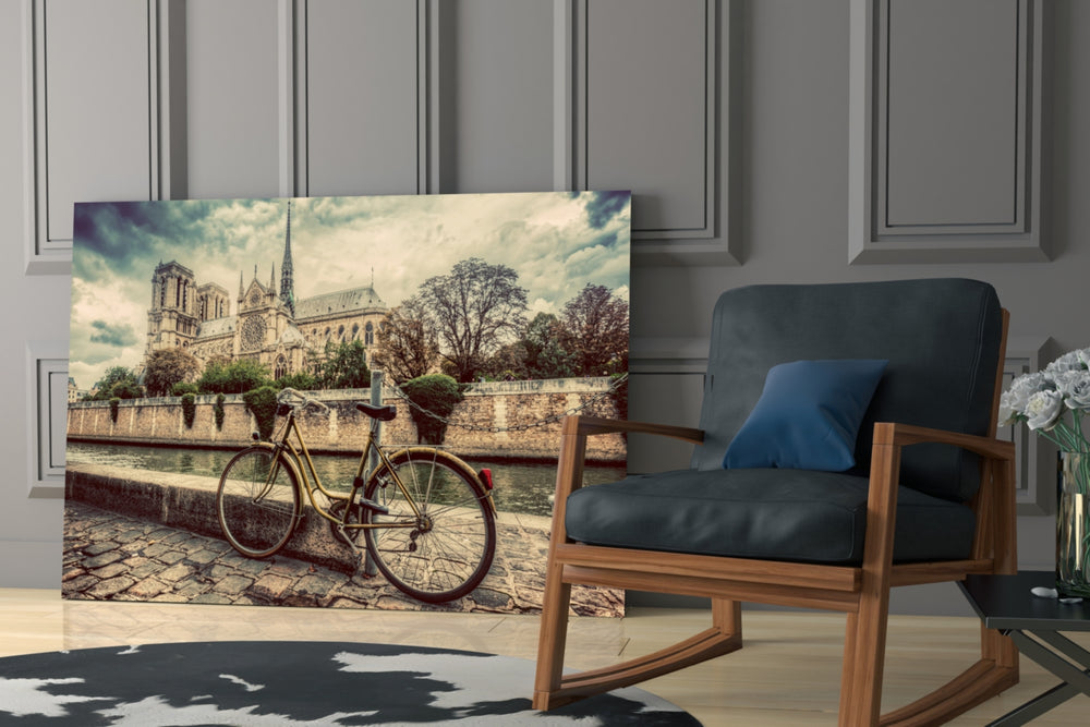 Bicycle artwork above a dining table inviting lingering conversation