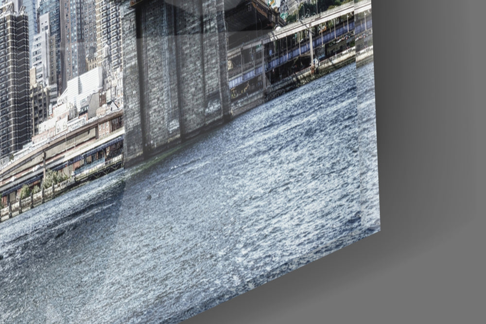 Manhattan Bridge panel catching daylight to reveal its skyline detail