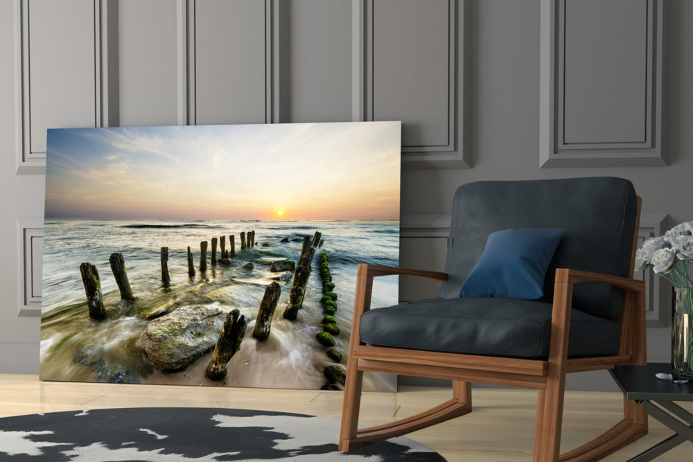 Dock glass print adding ruin-romantic atmosphere to a hallway