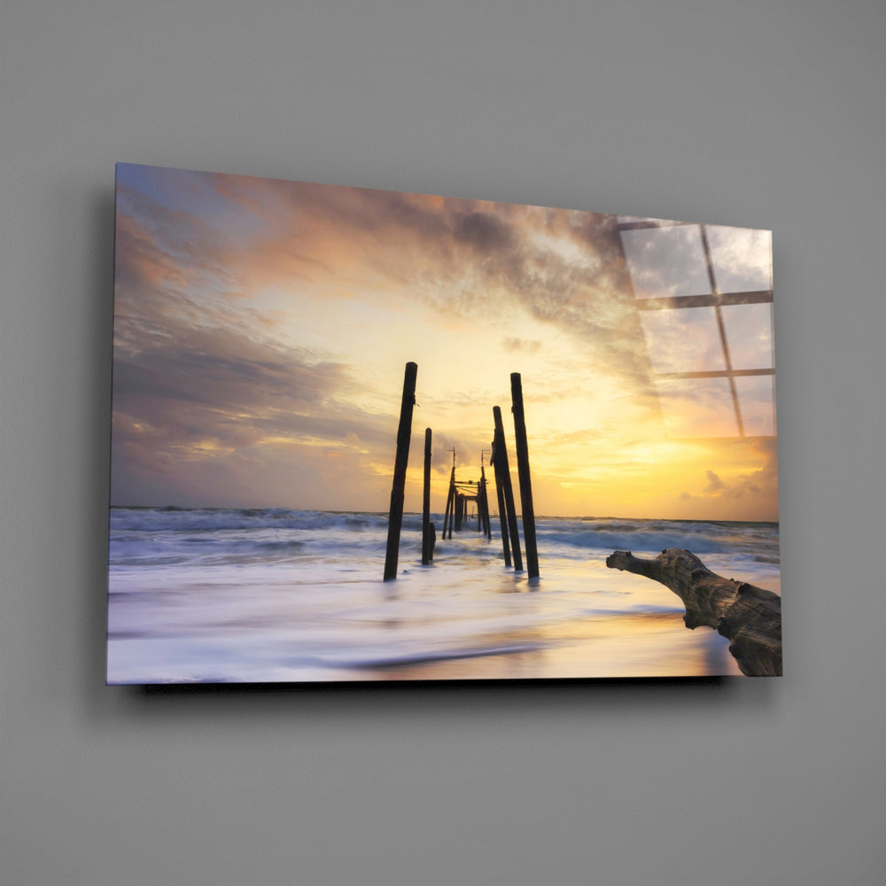 Skeletal pier panel bringing ruin-romantic atmosphere to a contemporary living space