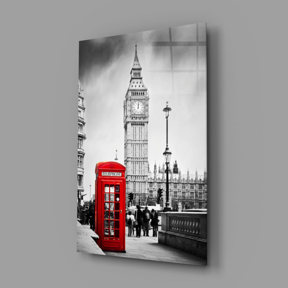 London selective-color panel bringing British mood to a contemporary living space