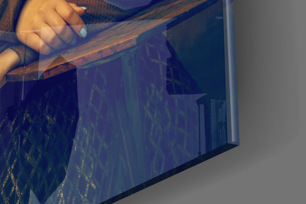 Bubble Mona panel catching low light to reveal its tactile fold