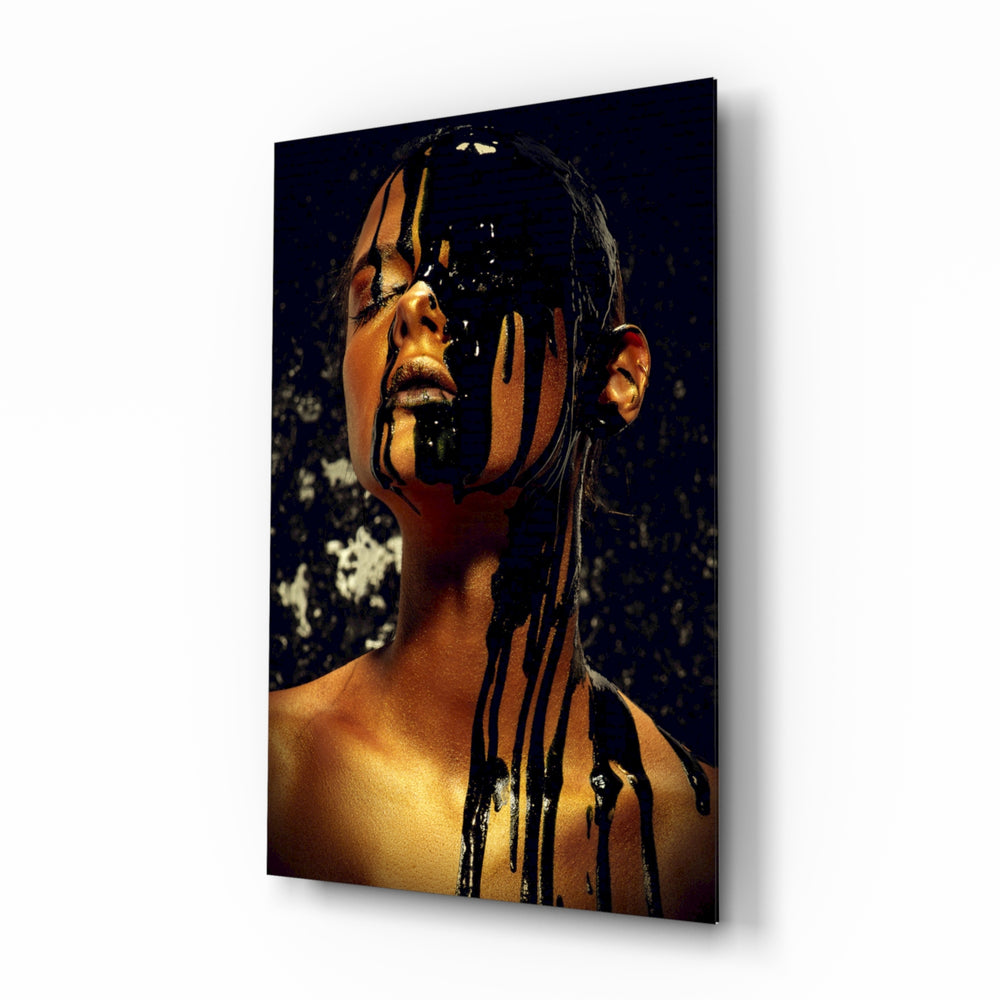 Fashion-fluid panel bringing bold drama to a contemporary lounge