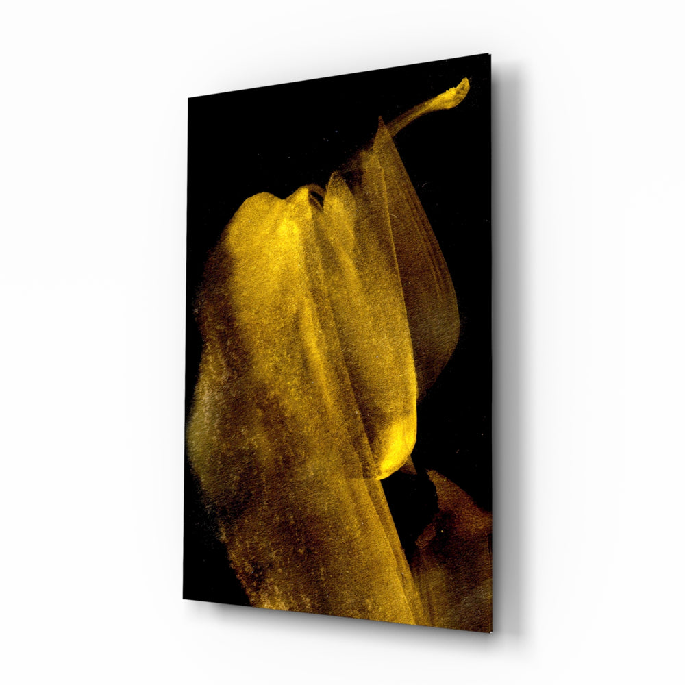 Fluid-minimalist panel bringing bold warmth to a contemporary lounge