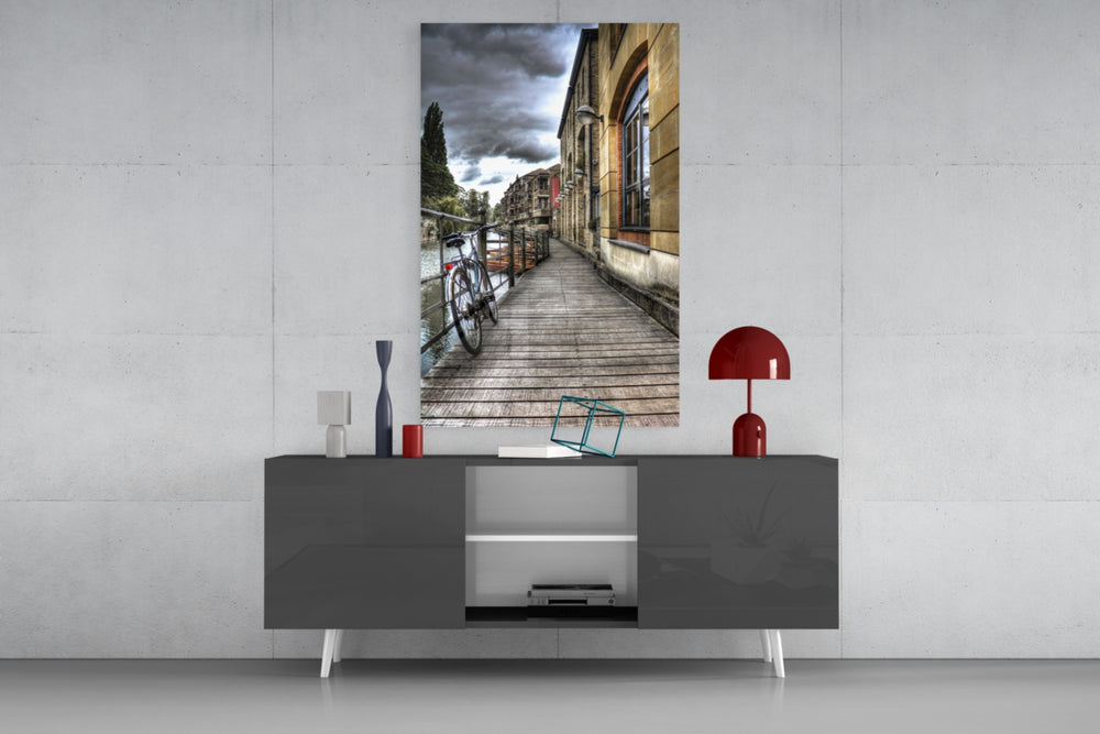 Street View panel catching window light to reveal its cinematic contrast