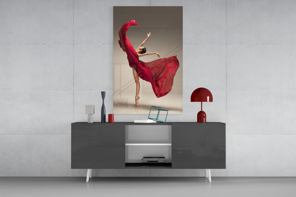 Ballerina panel catching ambient light to reveal its dramatic elegance