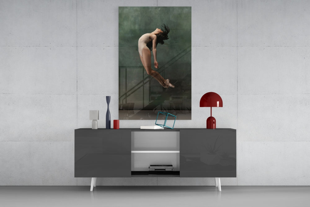 Ballerina panel catching low light to reveal its dramatic elegance