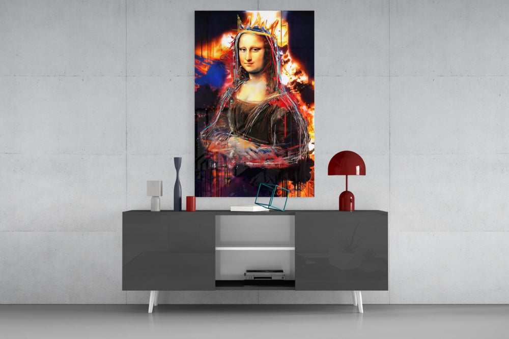 Queen Mona Lisa panel catching ambient light to reveal its incendiary glamour