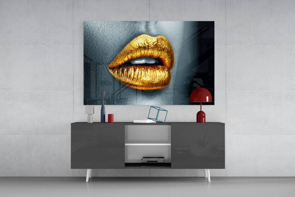 Golden Lips panel catching directional light to reveal its luxe sensuality