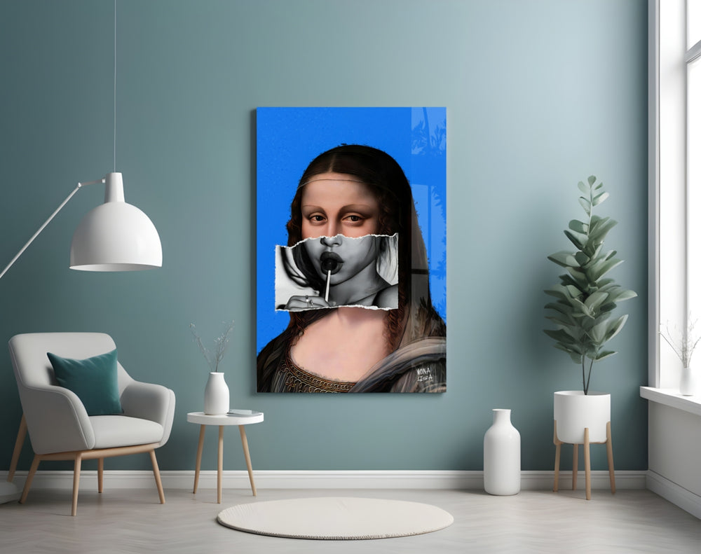 Contemporary Mona Lisa panel adding editorial flair to a hallway
