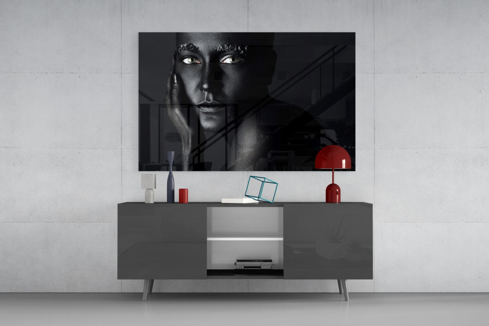 Woman Portrait 37 panel catching low light to reveal its tonal stillness