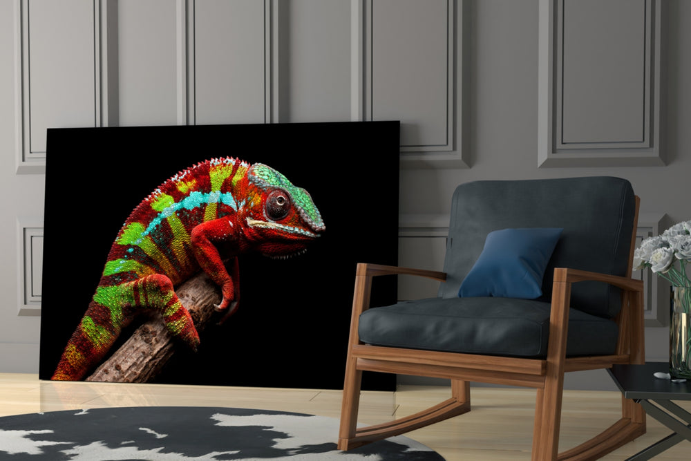 Chameleon glass print enhancing a hallway with statement focal point