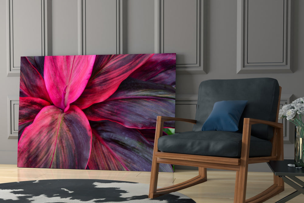 Leaf glass print enhancing a hallway with statement focal point