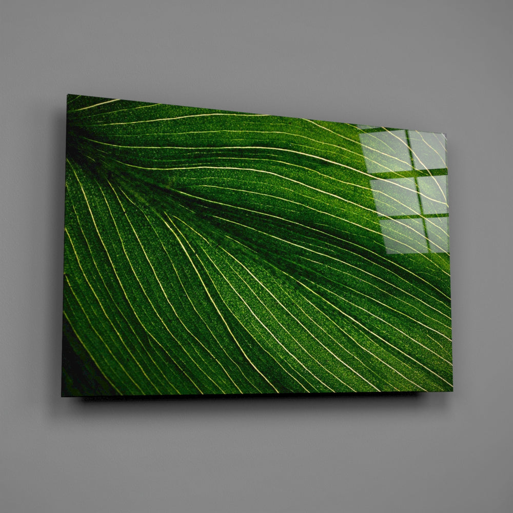 Emerald palm-leaf panel bringing biophilic energy to a contemporary living space