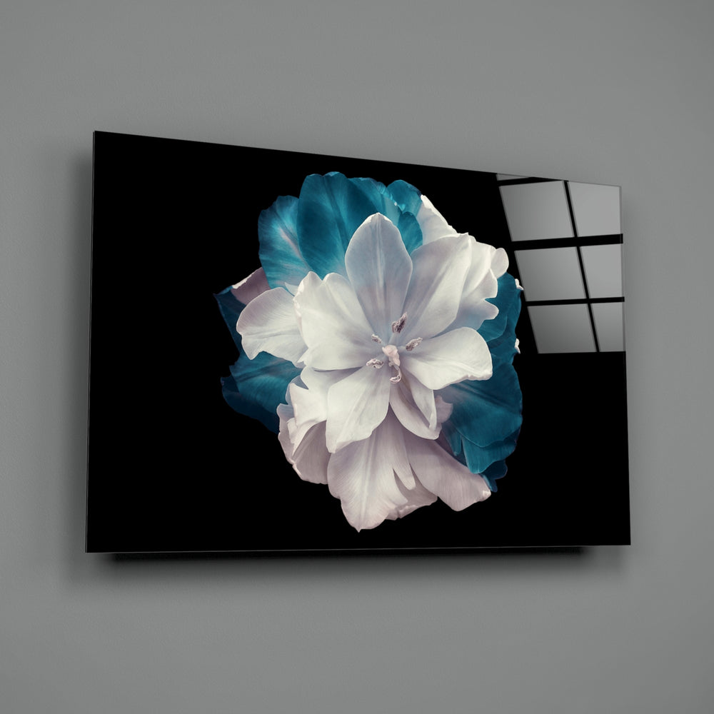 Tulip-portrait panel bringing botanical drama to a contemporary living space