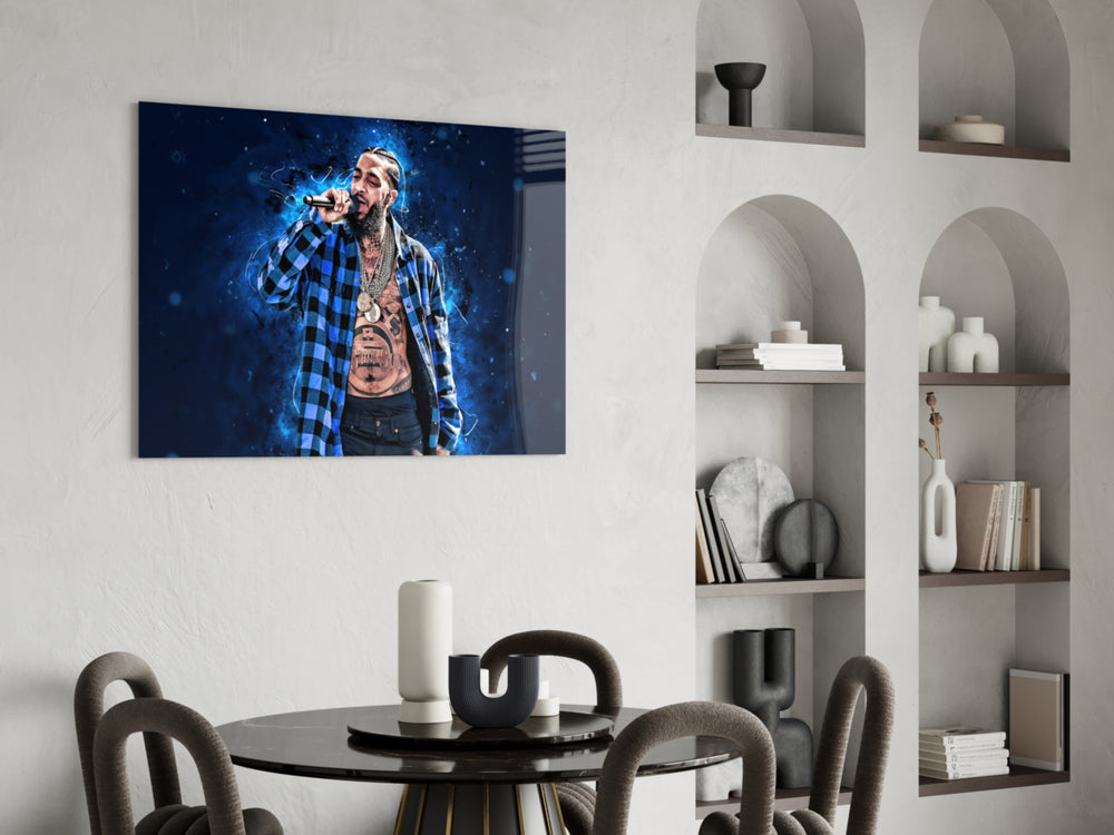 Hip-hop yatay panel against a moody dark-painted accent wall
