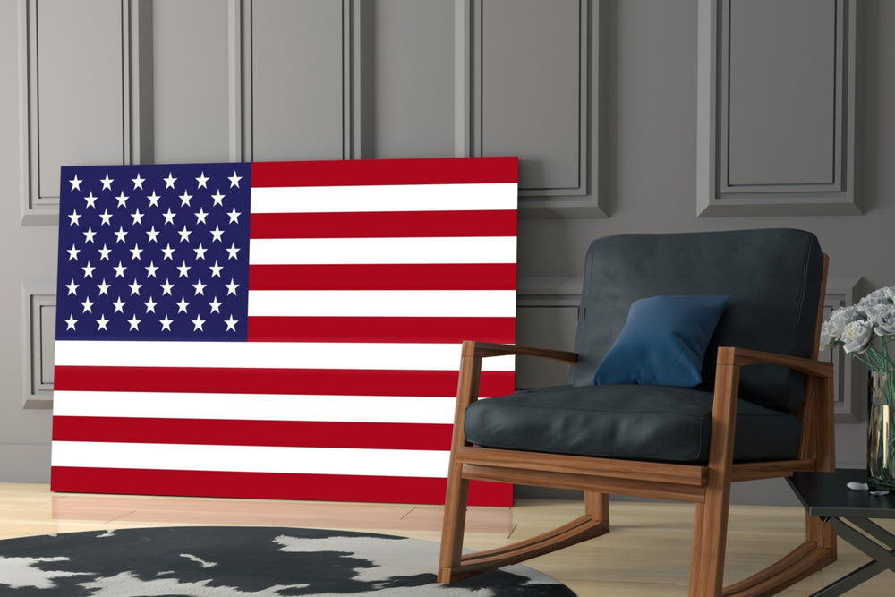 Patriotic yatay panel against an ivory-painted accent wall