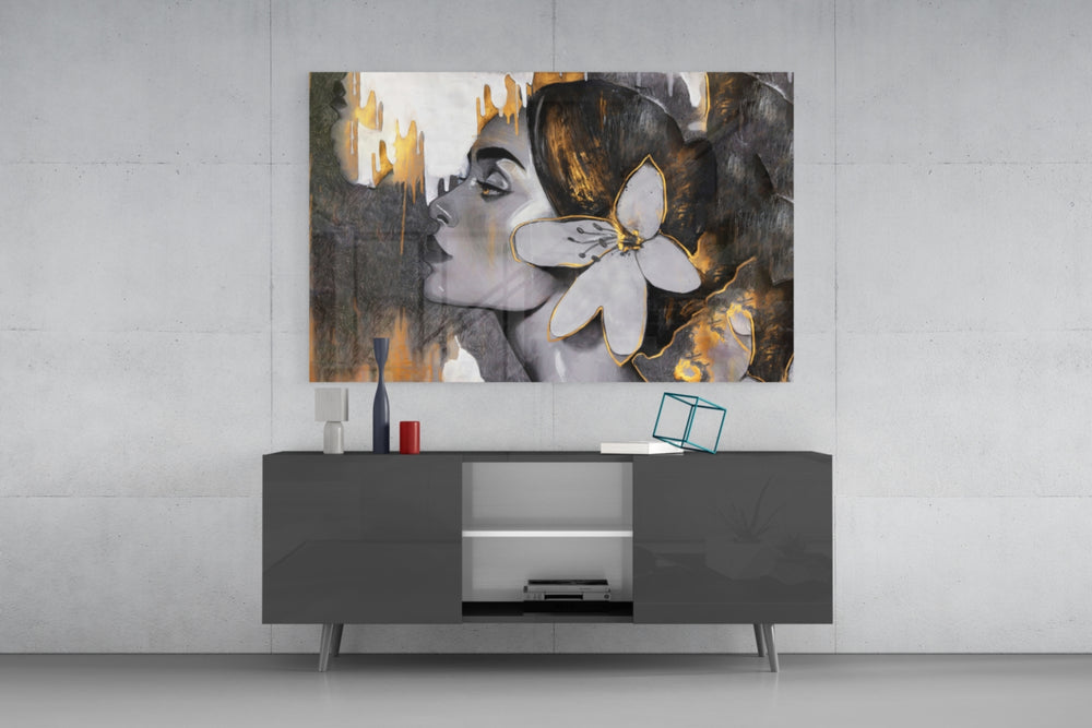 Gipsy Beauty glass wall art catching light to reveal its painted gold