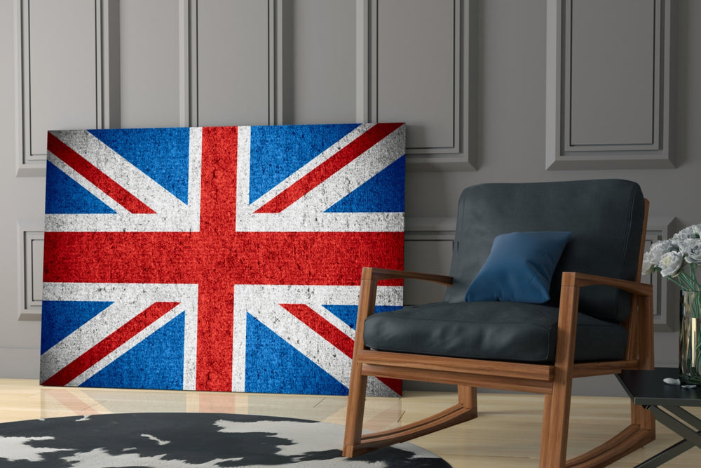 Patriotic yatay panel against an ivory-painted accent wall