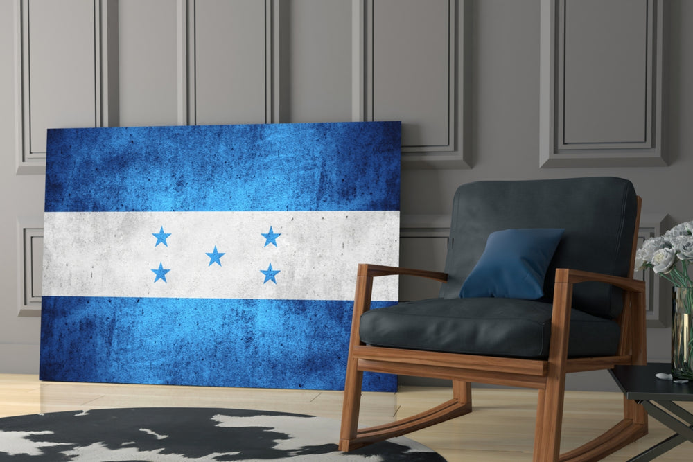 Patriotic yatay panel against an ivory-painted accent wall