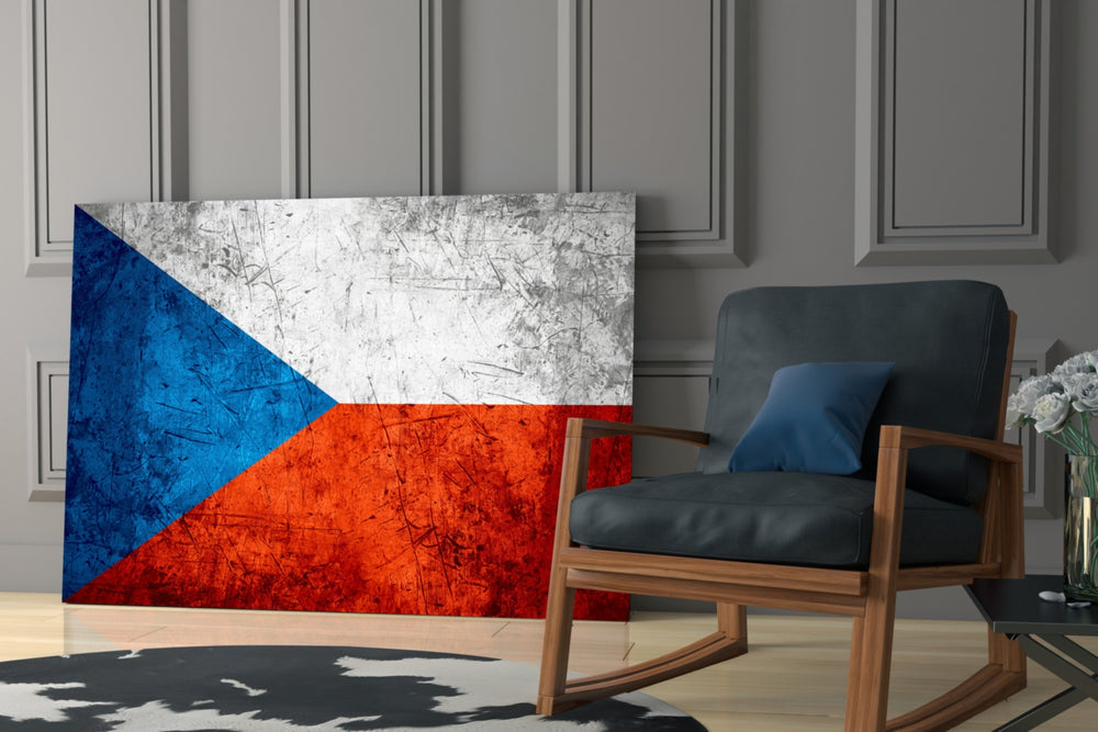 Patriotic yatay panel against an ivory-painted accent wall