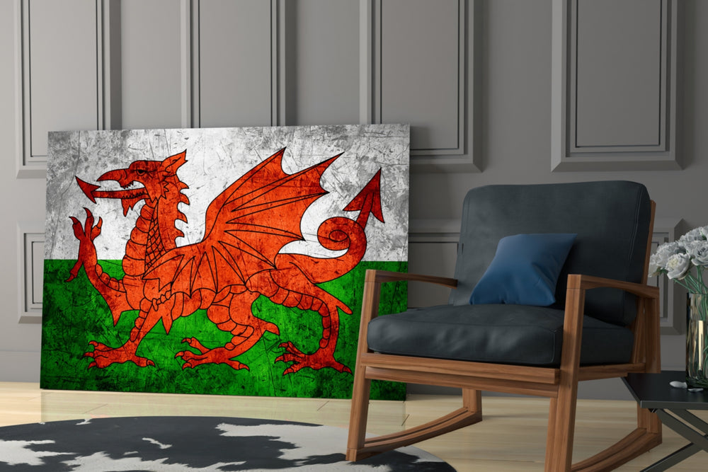 Patriotic yatay panel against an ivory-painted accent wall