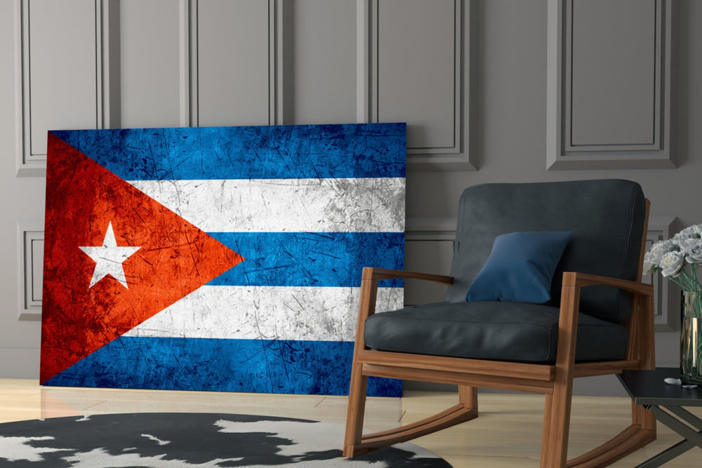 Patriotic yatay panel against an ivory-painted accent wall