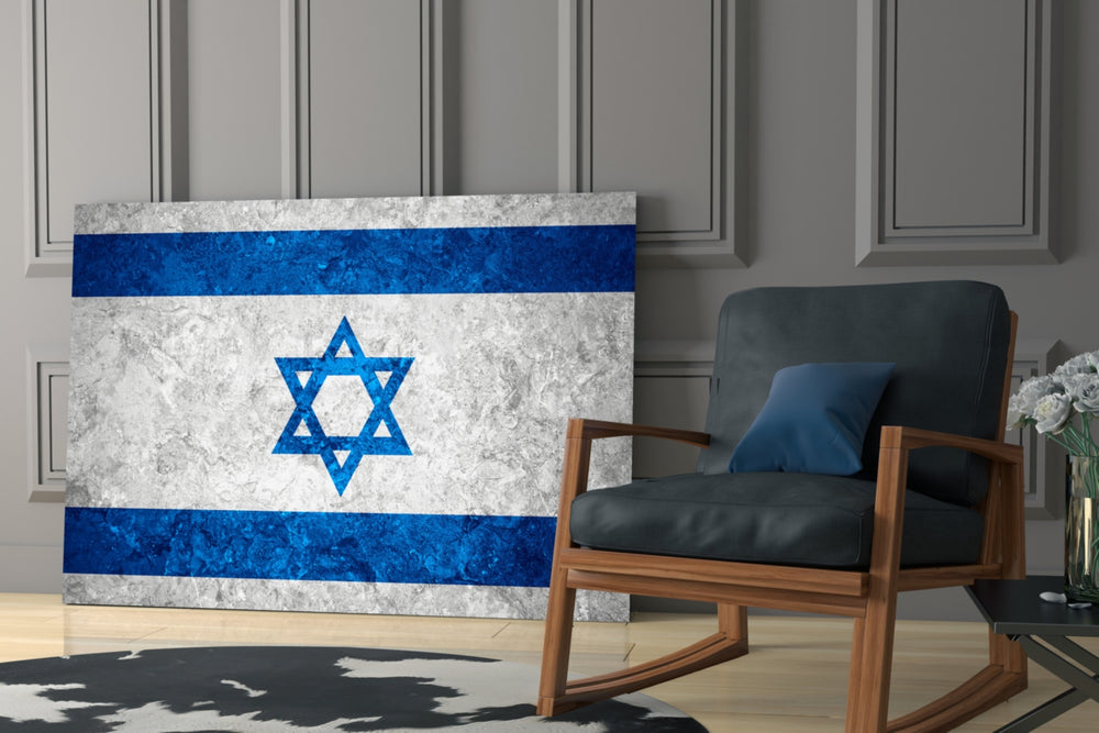 Patriotic yatay panel against an ivory-painted accent wall