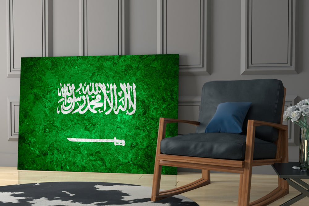 Patriotic yatay panel against an ivory-painted accent wall