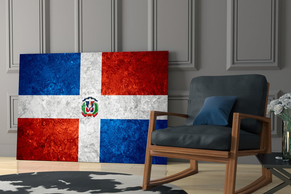 Patriotic yatay panel against an ivory-painted accent wall