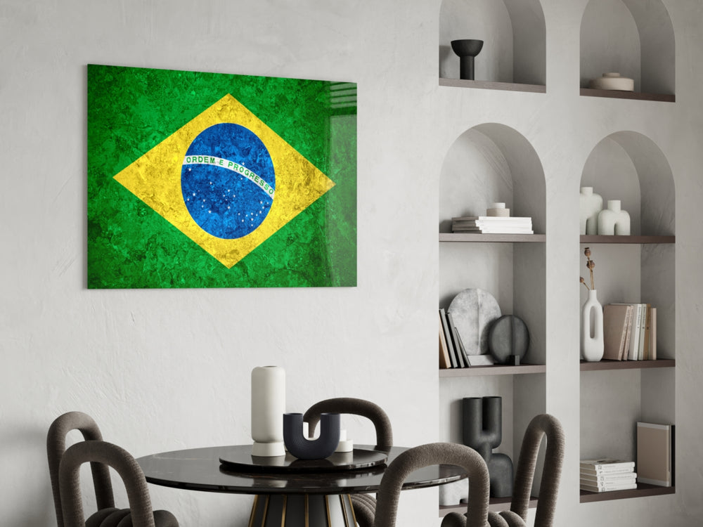Patriotic glass print bringing Brazilian edge to a hallway