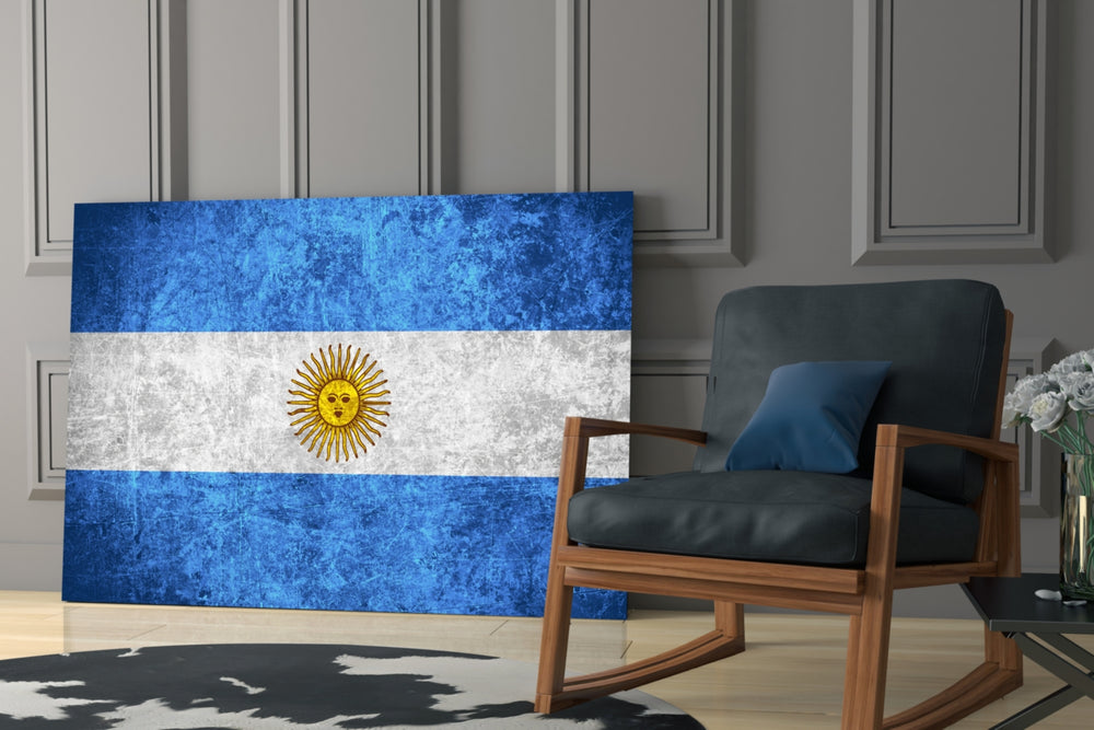 Patriotic yatay panel against an ivory-painted accent wall
