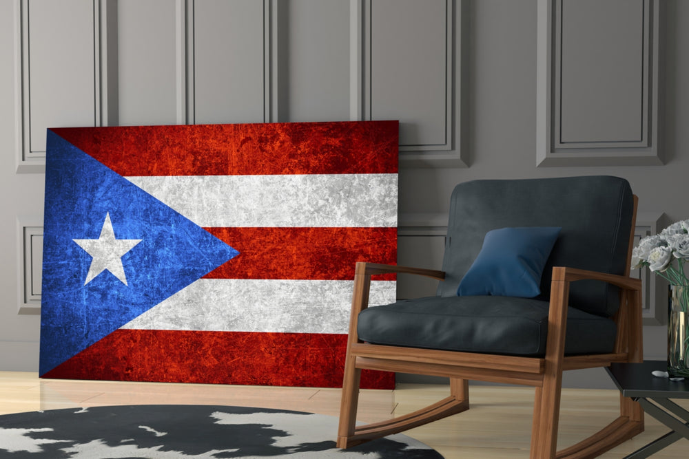 Patriotic yatay panel against an ivory-painted accent wall
