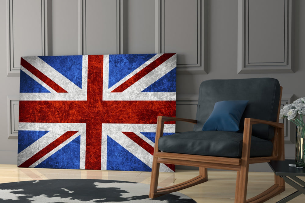 Patriotic yatay panel against an ivory-painted accent wall