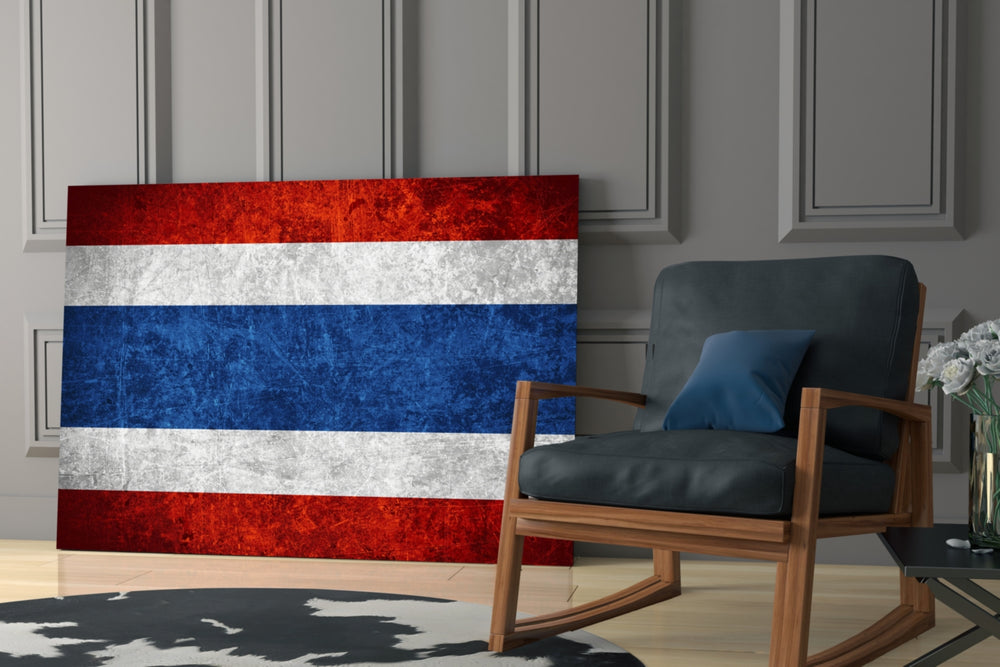 Patriotic yatay panel against an ivory-painted accent wall
