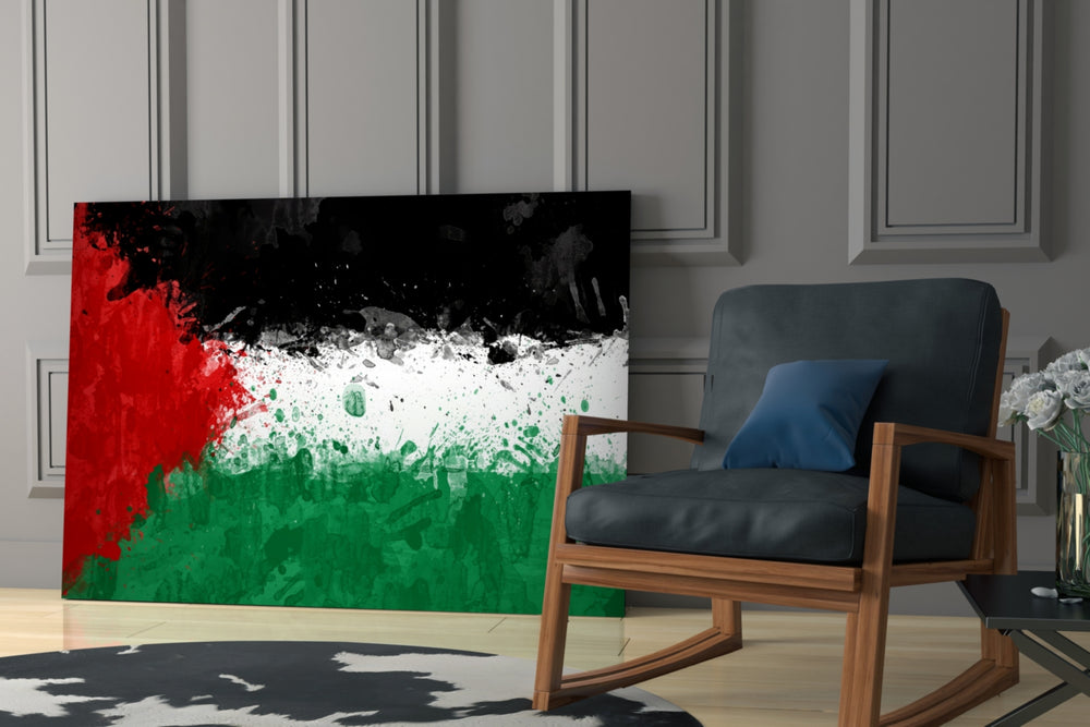 Patriotic yatay panel against an ivory-painted accent wall