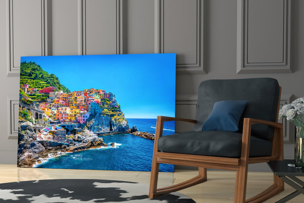 Travel yatay panel against an ivory-painted accent wall