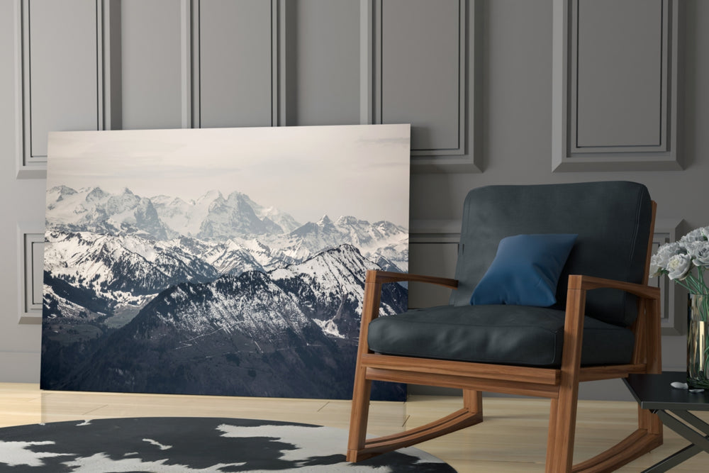 Landscape yatay panel against an ivory-painted accent wall