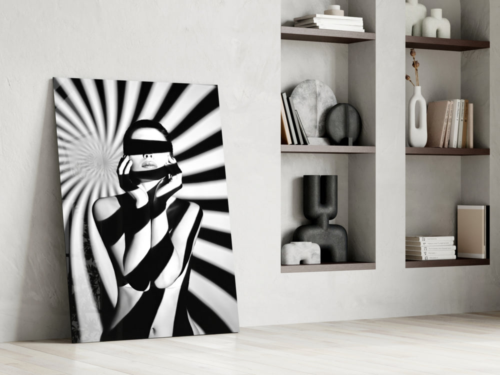 Op-art dikey panel against an ivory-painted accent wall
