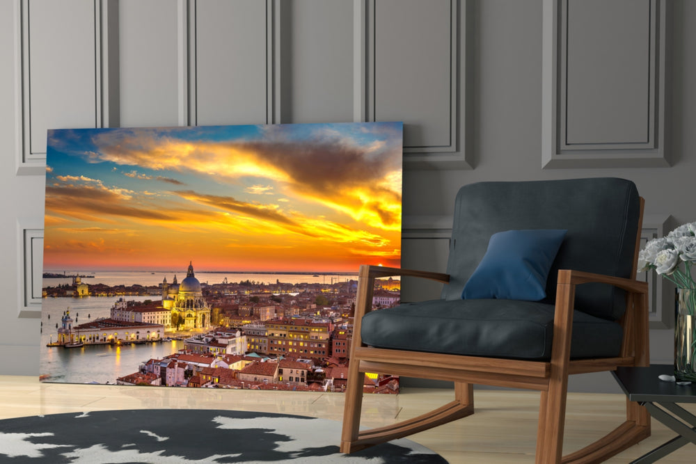 Travel yatay panel against an ivory-painted accent wall