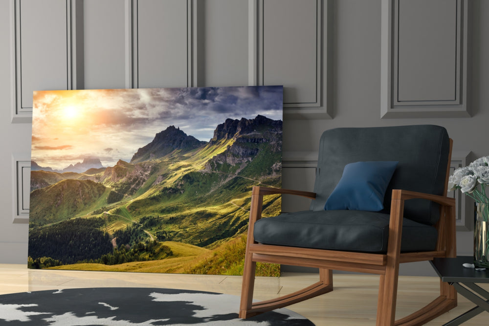 Landscape yatay panel against an ivory-painted accent wall
