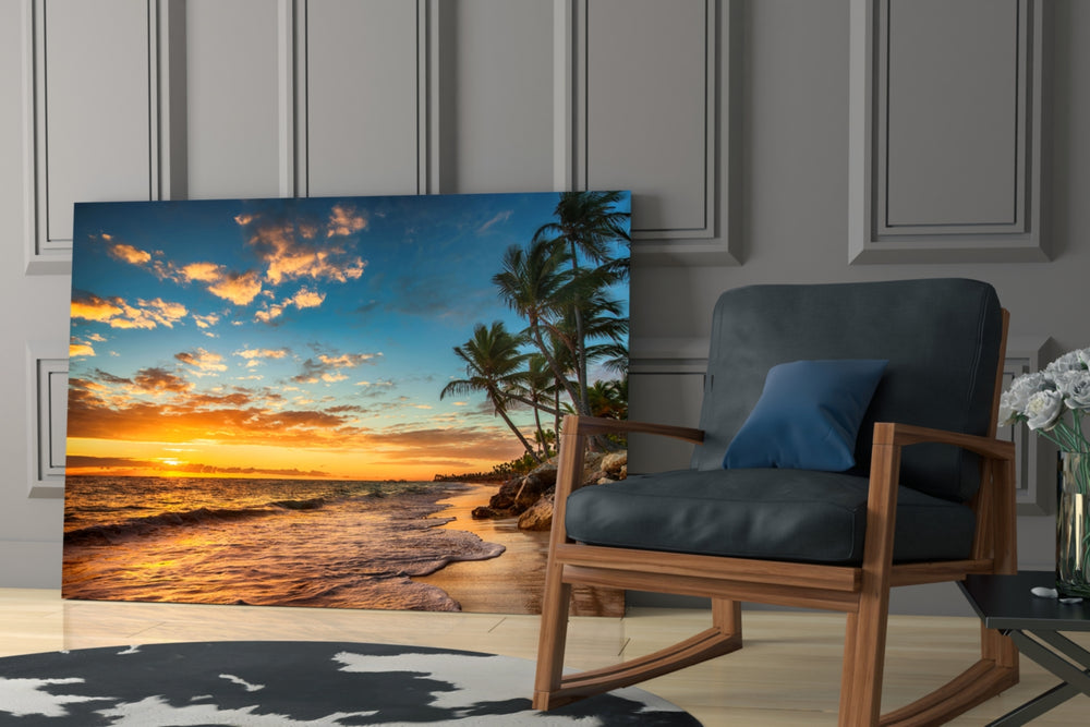 Travel yatay panel against an ivory-painted accent wall