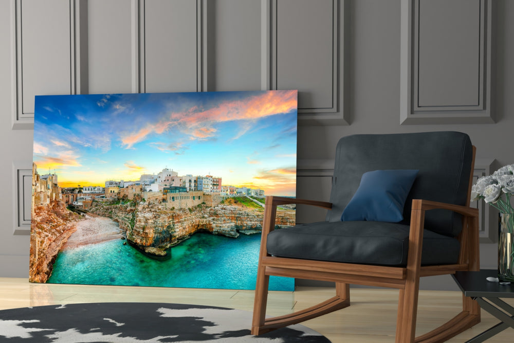 Travel yatay panel against an ivory-painted accent wall