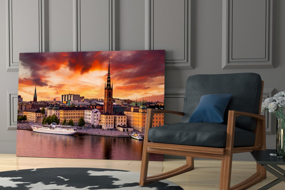 Travel yatay panel against an amber-painted accent wall
