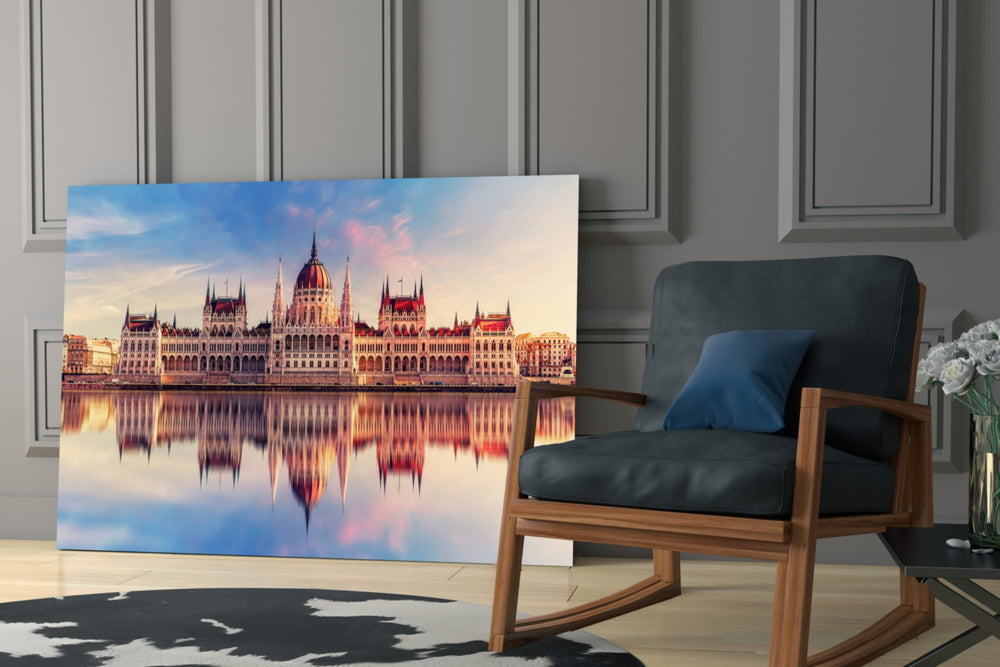 Travel yatay panel against an ivory-painted accent wall