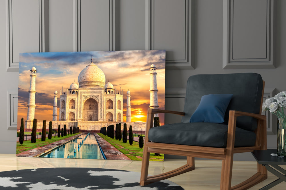 Travel yatay panel against an ivory-painted accent wall