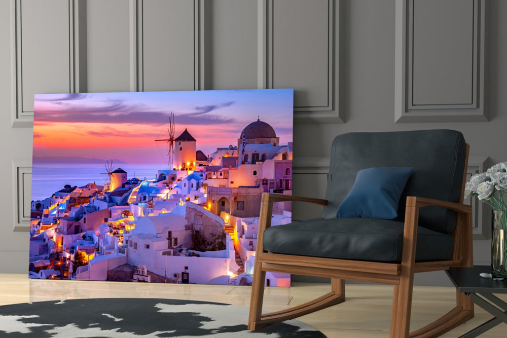 Travel yatay panel against an ivory-painted accent wall