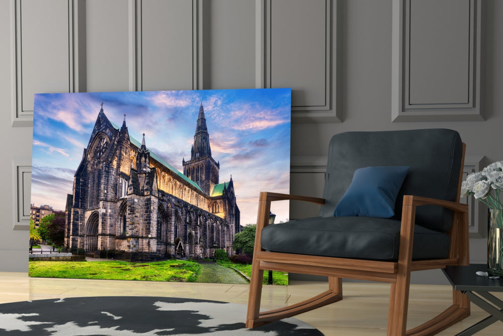 Travel yatay panel against an ivory-painted accent wall