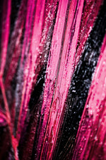 Magenta Midnight Frond — Un battito scolpito di velluto tropicale